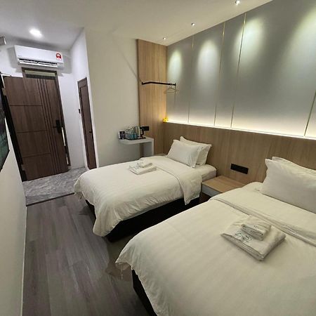Red'S Hotel Бинтулу Екстериор снимка