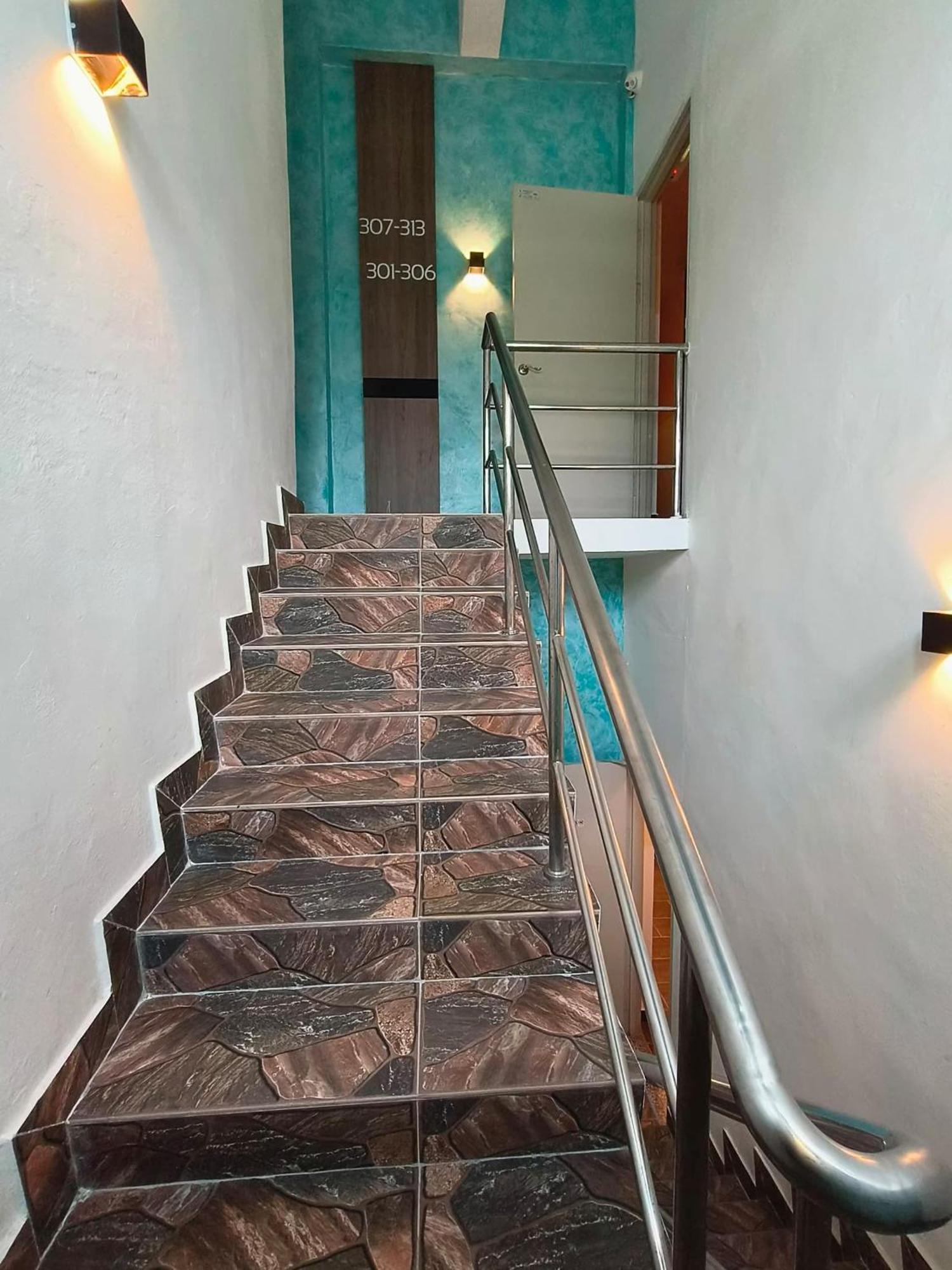 Red'S Hotel Бинтулу Екстериор снимка