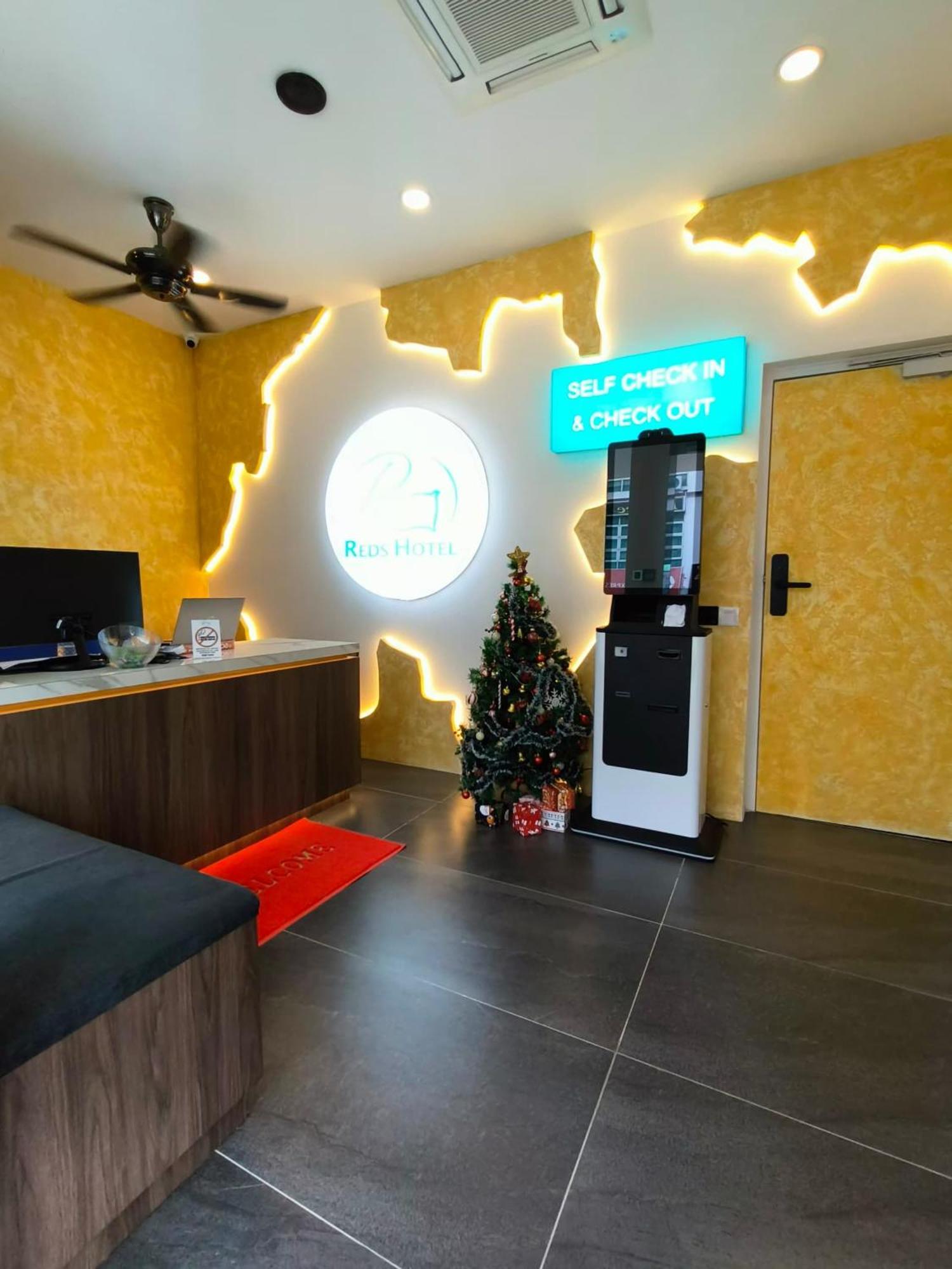 Red'S Hotel Бинтулу Екстериор снимка