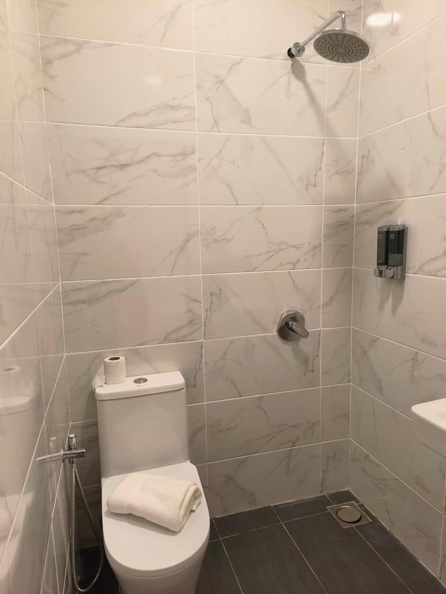 Red'S Hotel Бинтулу Екстериор снимка