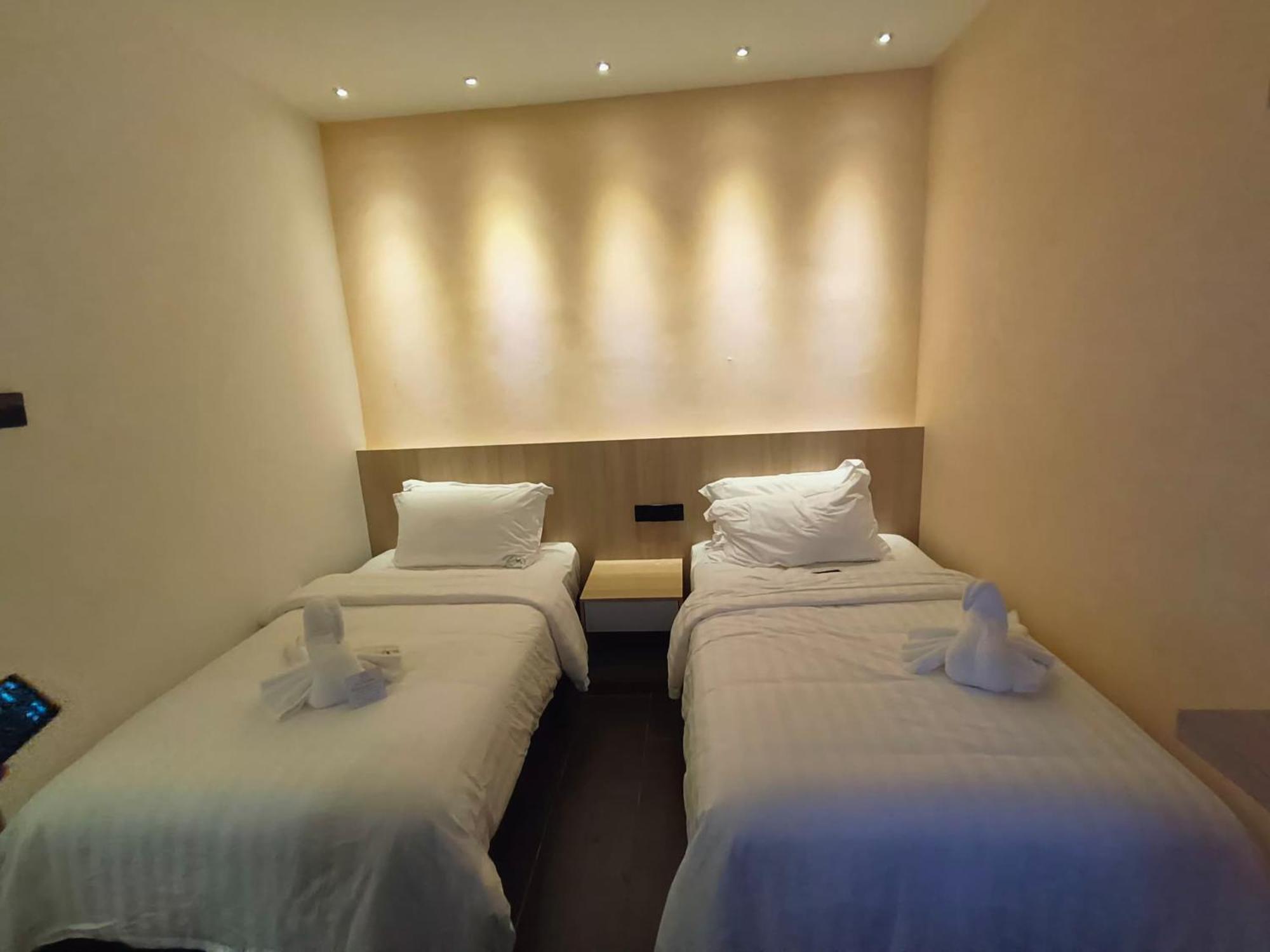 Red'S Hotel Бинтулу Екстериор снимка