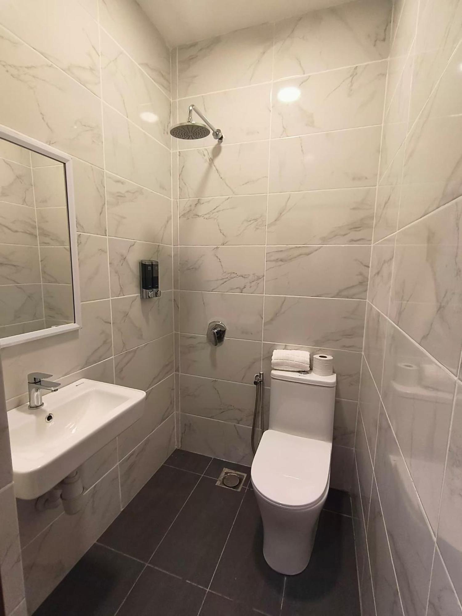 Red'S Hotel Бинтулу Екстериор снимка