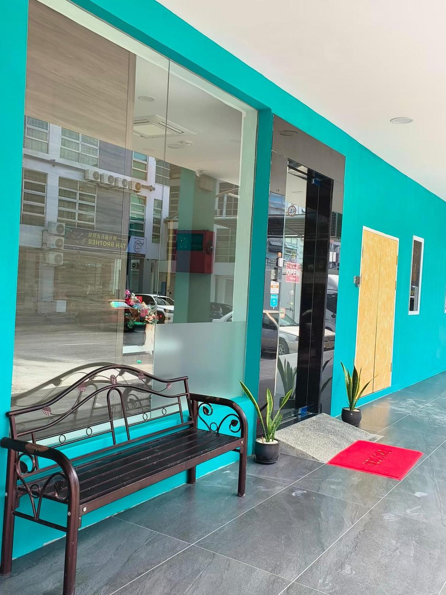 Red'S Hotel Бинтулу Екстериор снимка