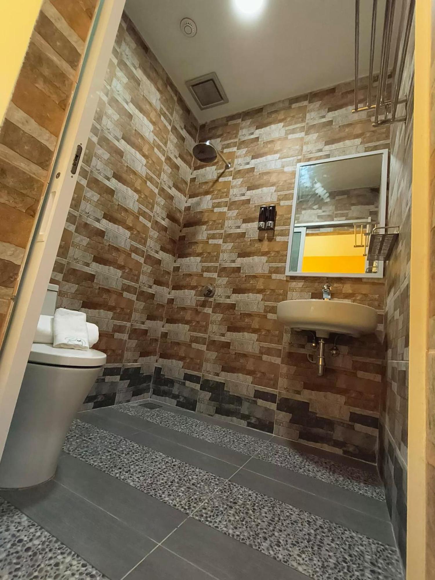 Red'S Hotel Бинтулу Екстериор снимка