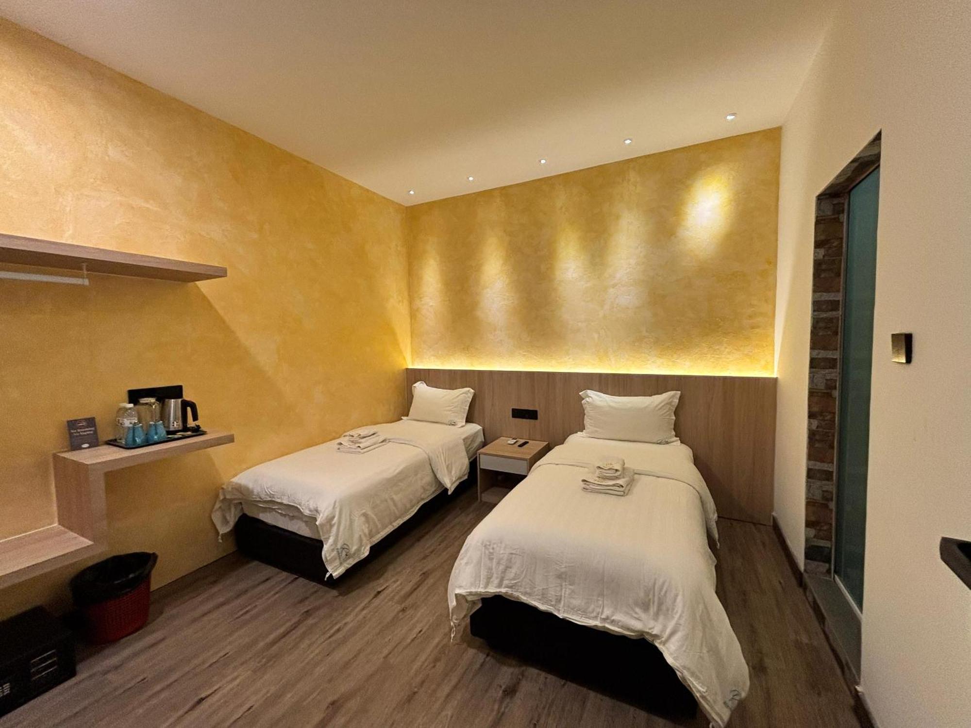 Red'S Hotel Бинтулу Екстериор снимка