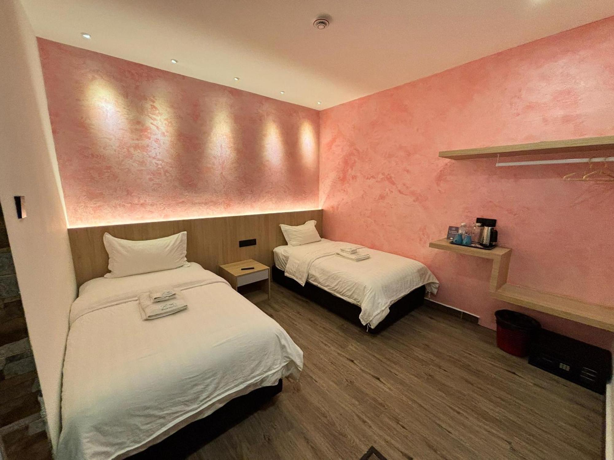 Red'S Hotel Бинтулу Екстериор снимка